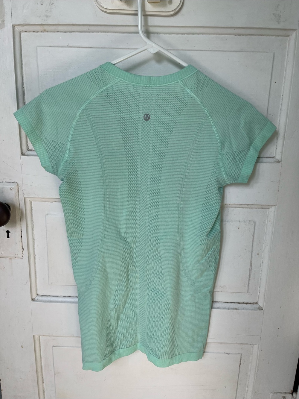 Lululemon Swiftly Tech Short-Sleeve Tee Shirt 2.0 Hip Length in Wild Mint - Picture 4 of 5